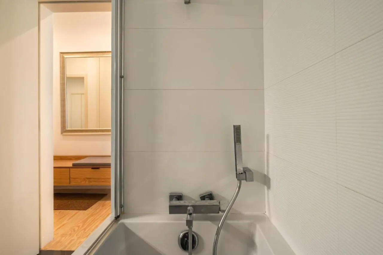 Whome Chic 2-Bed Near Santos & Alcantara Perfect For Families & Couples Lisboa 0*,  البرتغال