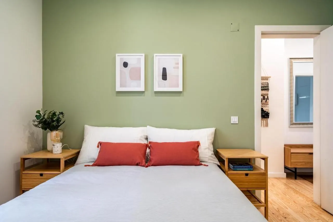 Whome Chic 2-Bed Near Santos & Alcantara Perfect For Families & Couples Lisboa شقة