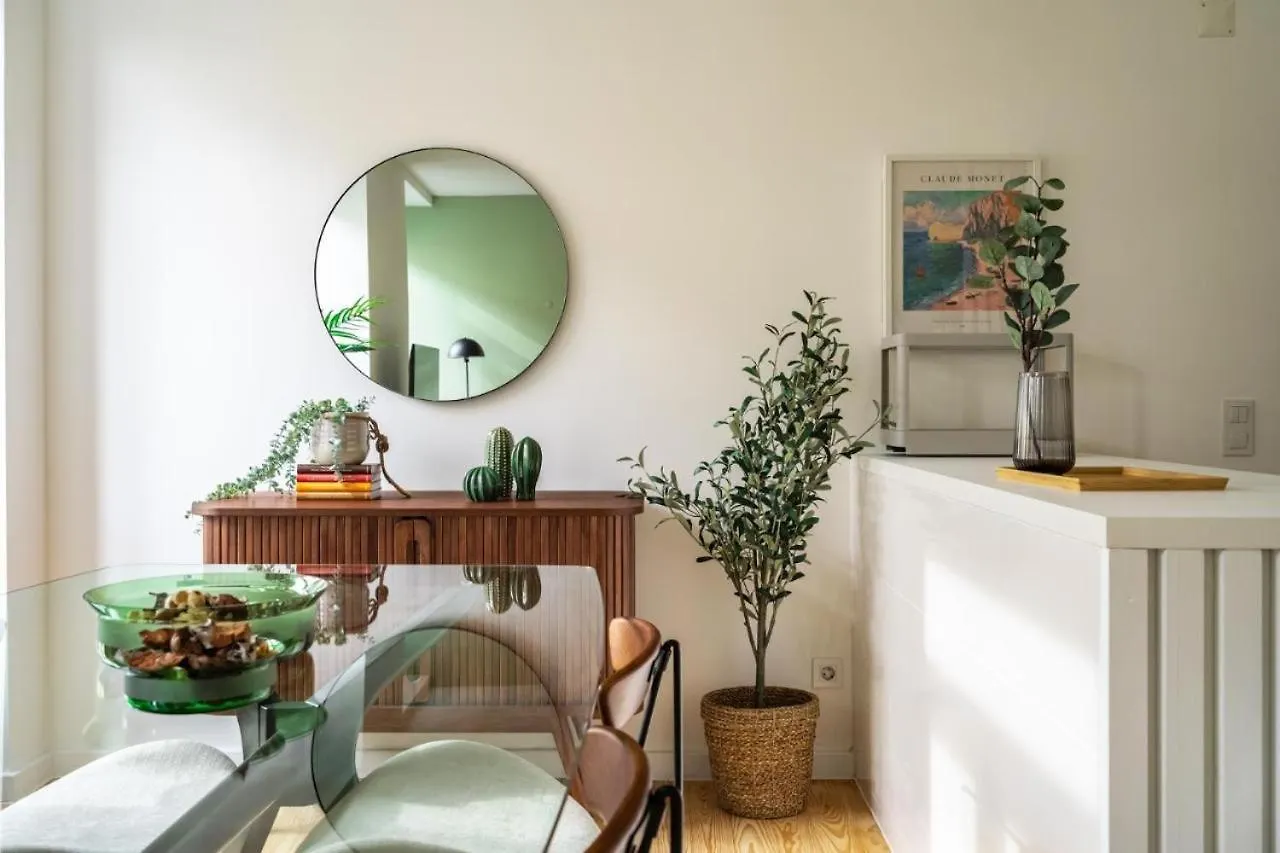 Whome Chic 2-Bed Near Santos & Alcantara Perfect For Families & Couples Lisboa 0*,  Πορτογαλία