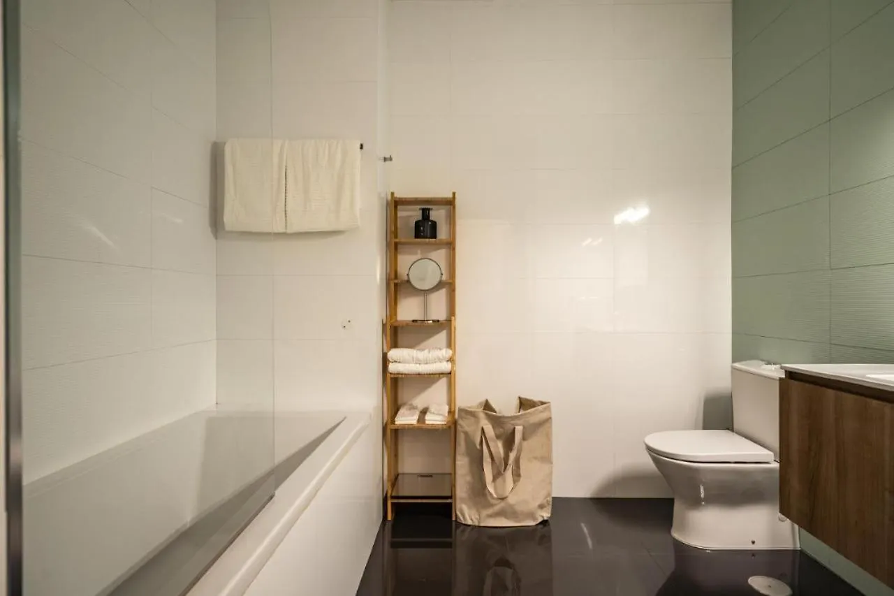 Whome Chic 2-Bed Near Santos & Alcantara Perfect For Families & Couples Lisboa Διαμέρισμα