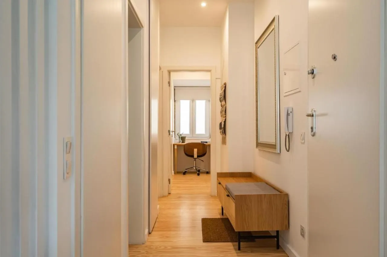 Whome Chic 2-Bed Near Santos & Alcantara Perfect For Families & Couples Lisboa Διαμέρισμα
